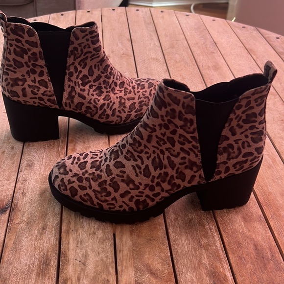 NWT Leopard Booties - Picture 3 of 3